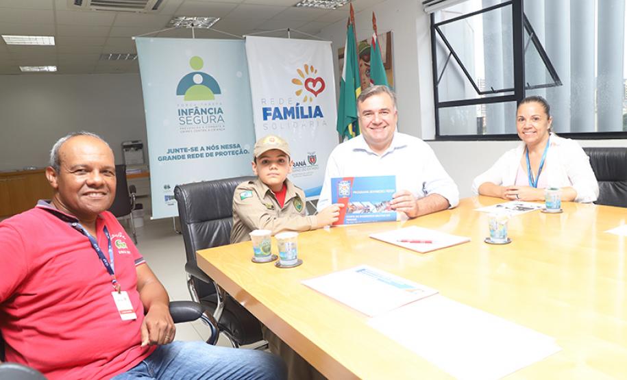 Ney Leprevost apoia programa Bombeiro Mirim