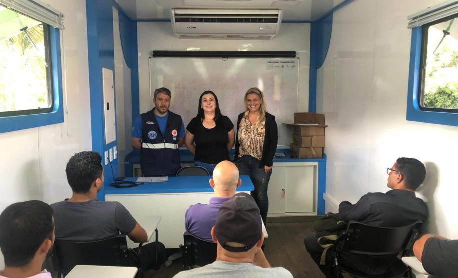 Carretas do Conhecimento chegam ao bairro da CIC, em Curitiba, e a mais sete municípios