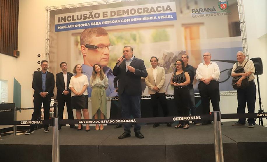Secretaria de Justiça leva mais acessibilidade e inclusão à Biblioteca Pública do Paraná com aparelho de visão artificial