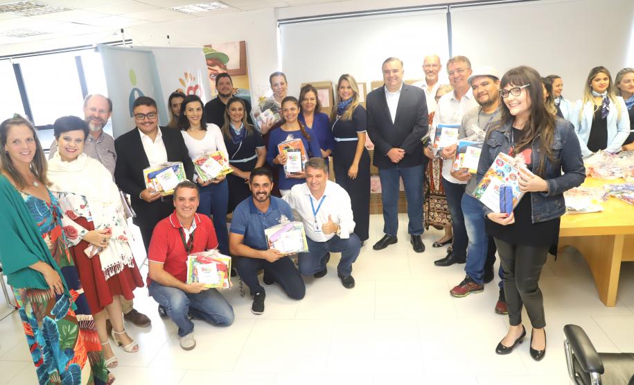 “Mulheres de Deus em Ação” entregam 650 kits de materiais escolares para entidades ligadas a Rede da Infância