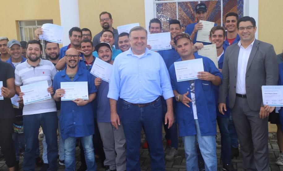 Ney Leprevost entrega certificação para mais 44 formandos das Carretas do Conhecimento, em Curitiba