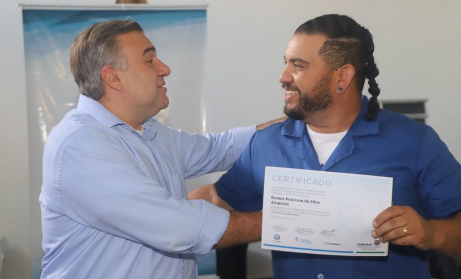 Ney Leprevost entrega certificação para mais 44 formandos das Carretas do Conhecimento, em Curitiba