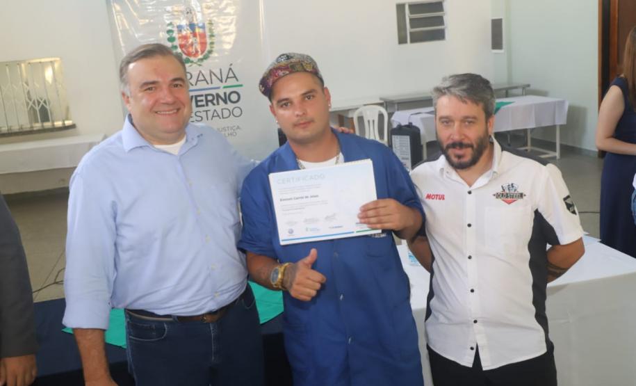 Ney Leprevost entrega certificação para mais 44 formandos das Carretas do Conhecimento, em Curitiba