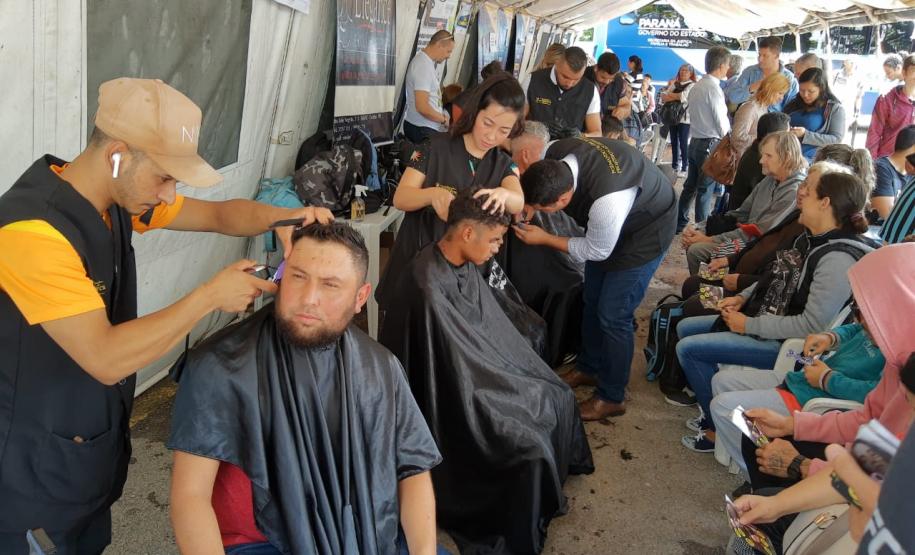 Primeira edição da Feira da Cidadania em 2020 agita população do Pinheirinho com diversos serviços sociais gratuitos