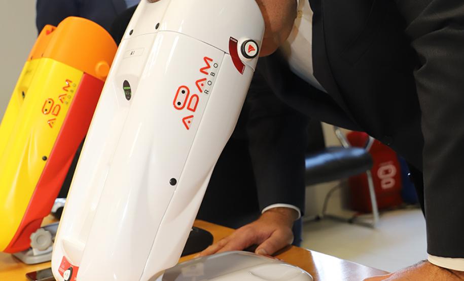 Exames gratuitos de visão com o Adam Robô são novidades nas Feiras de Cidadania e Paraná Cidadão a partir de março