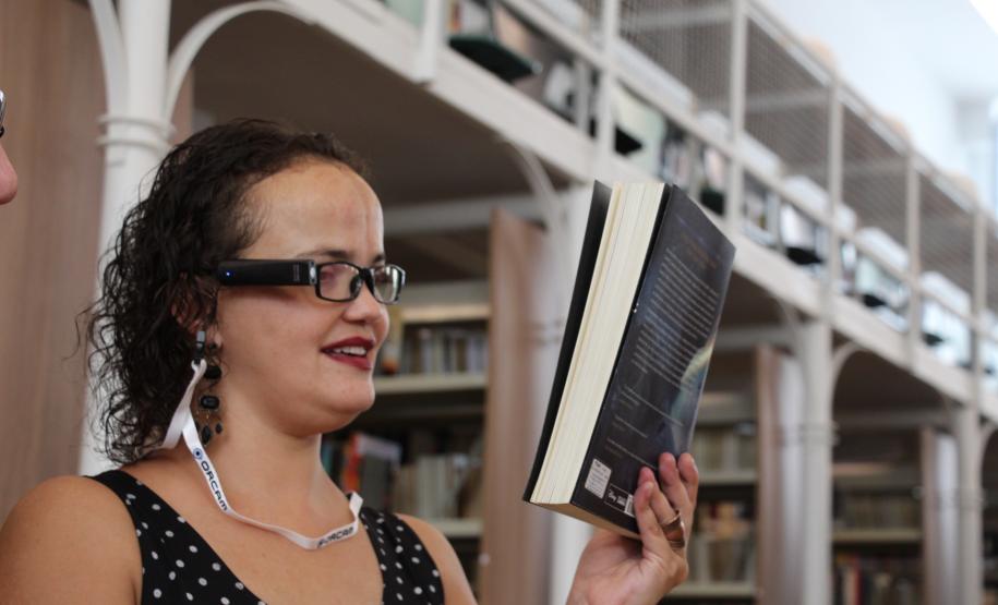 Secretaria de Justiça leva mais acessibilidade e inclusão à Biblioteca Pública do Paraná com aparelho de visão artificial