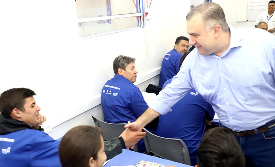 Ney Leprevost participa da aula inaugural da Carreta do Conhecimento, em Santa Felicidade
