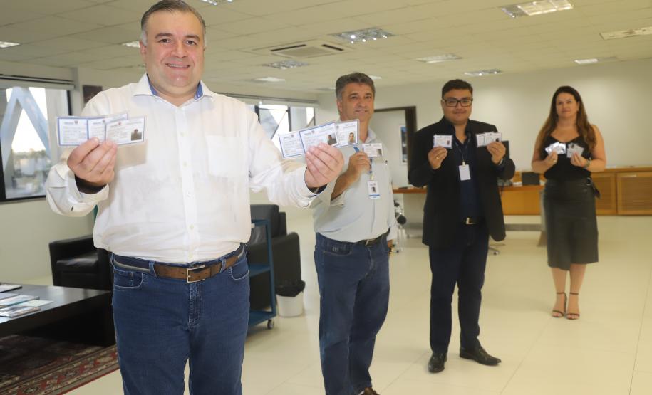 O secretário da Justiça, Família e Trabalho do Governo do Paraná (Sejuf), Ney Leprevost, recebeu nesta segunda-feira (30), em seu gabinete, representantes do Departamento de Atendimento Socioeducativo (Dease) que apresentaram um balanço das medidas aplicadas, durante o período de pandemia, no dia a dia dos adolescentes que cumprem medidas socioeducativas e dos profissionais que trabalham no sistema socioeducativo. “Mais uma vez a Secretaria saiu na frente com a prevenção e os cuidados no dia a dia com os ad