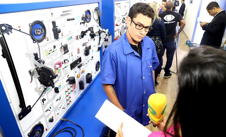 Ney Leprevost participa da aula inaugural da Carreta do Conhecimento, em Santa Felicidade