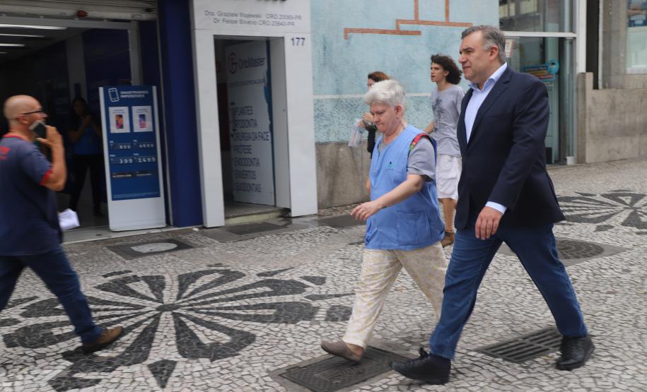 Procon-PR notifica estabelecimentos por preços abusivos nas compras de álcool em gel e máscaras