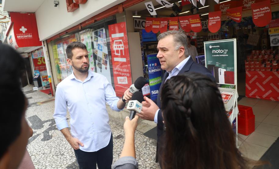 Procon-PR notifica estabelecimentos por preços abusivos nas compras de álcool em gel e máscaras