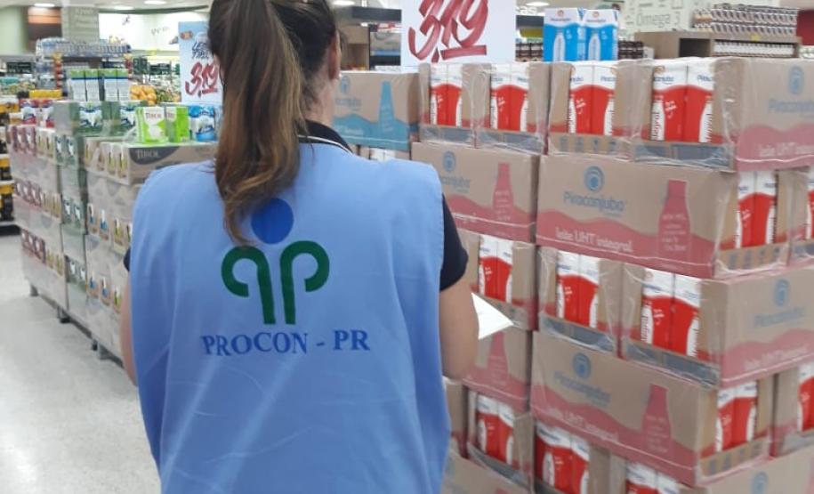 Procon-PR fiscaliza preços de produtos em mercados de Curitiba