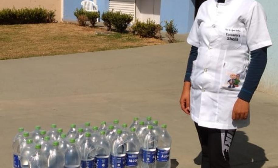 Secretaria da Justiça, Família e Trabalho entrega mais 1.000 litros de álcool 70% para instituições