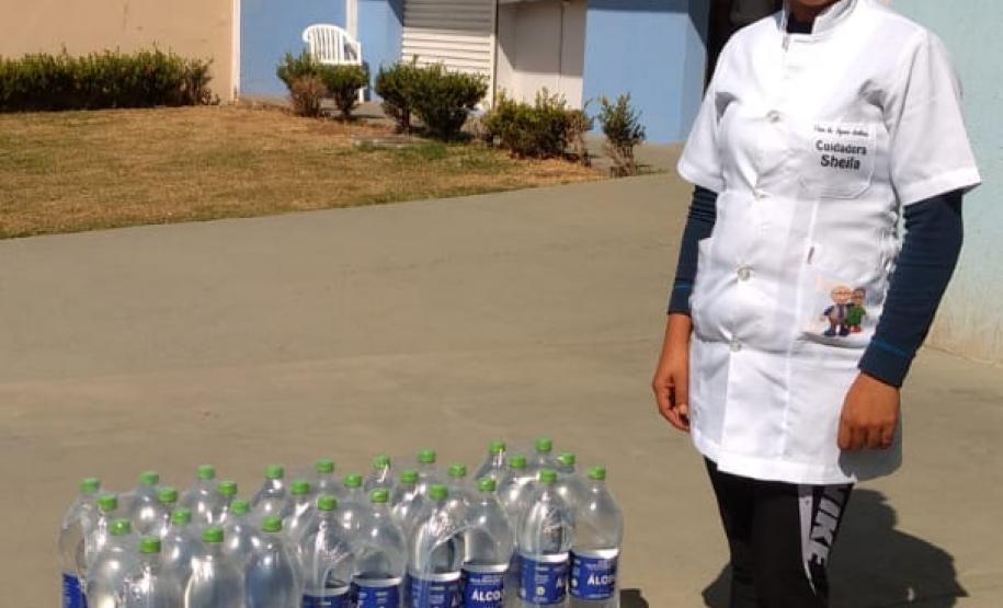 Secretaria da Justiça, Família e Trabalho entrega 9 mil litros de álcool 70% para instituições sociais