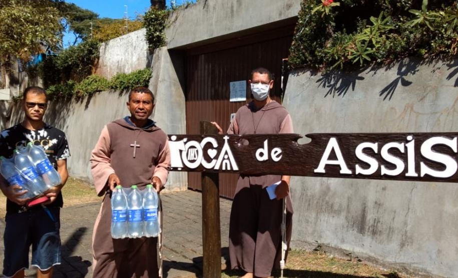 Secretaria da Justiça, Família e Trabalho entrega 9 mil litros de álcool 70% para instituições sociais