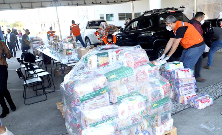 Campanha de arrecadação liderada pela 1º dama do Paraná Luciana Massa reúne doações para ajudar vítimas do coronavírus