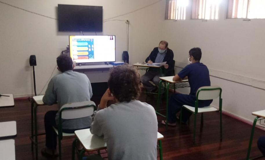 Adolescentes recebem aulas EaD nas Unidades Socioeducativa do Paraná