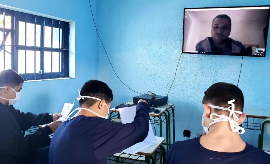 Adolescentes recebem aulas EaD nas Unidades Socioeducativa do Paraná