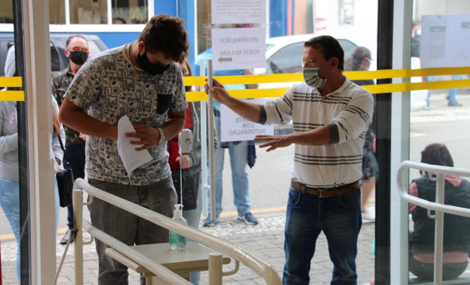 Vagas abertas nas Agências do Trabalhador do Paraná ajudam na retomada da geração de empregos