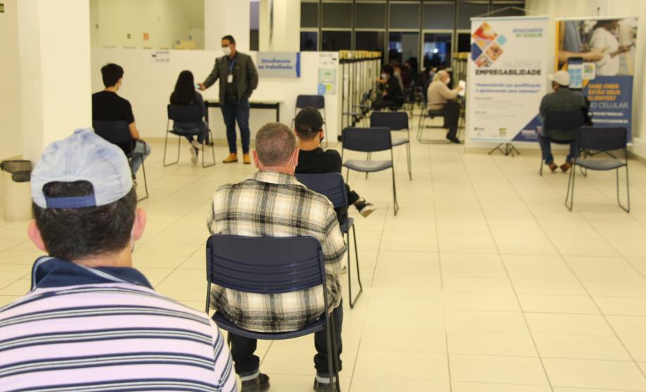 Vagas abertas nas Agências do Trabalhador do Paraná ajudam na retomada da geração de empregos