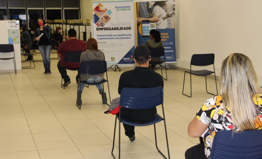 Vagas abertas nas Agências do Trabalhador do Paraná ajudam na retomada da geração de empregos