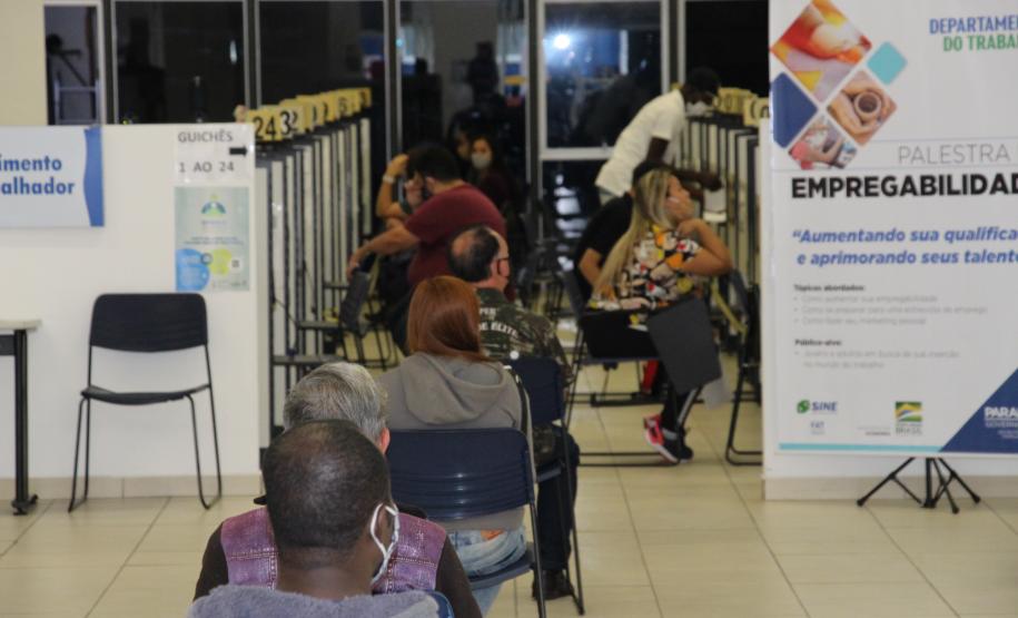 Vagas abertas nas Agências do Trabalhador do Paraná ajudam na retomada da geração de empregos