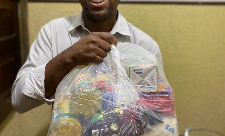 Secretaria da Justiça distribui cestas básicas e bolos no Dia Mundial do Refugiado