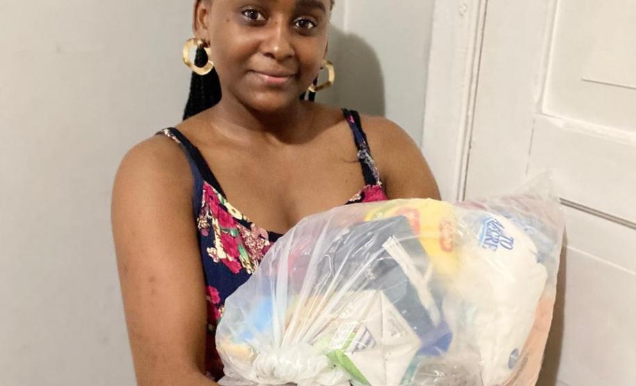 Secretaria da Justiça distribui cestas básicas e bolos no Dia Mundial do Refugiado