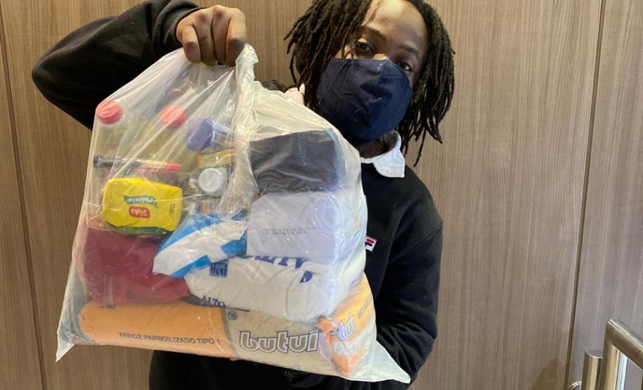 Secretaria da Justiça distribui cestas básicas e bolos no Dia Mundial do Refugiado