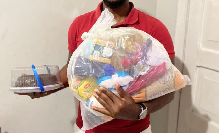 Secretaria da Justiça distribui cestas básicas e bolos no Dia Mundial do Refugiado