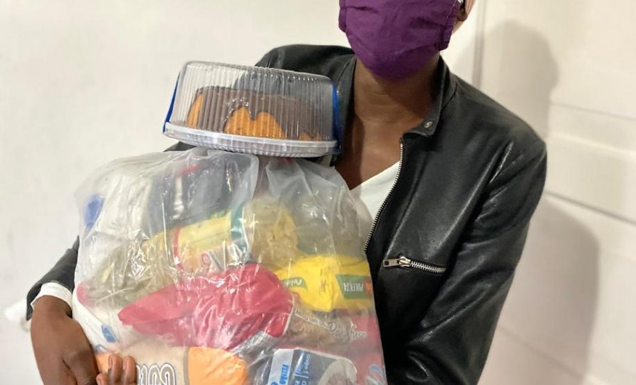 Secretaria da Justiça distribui cestas básicas e bolos no Dia Mundial do Refugiado