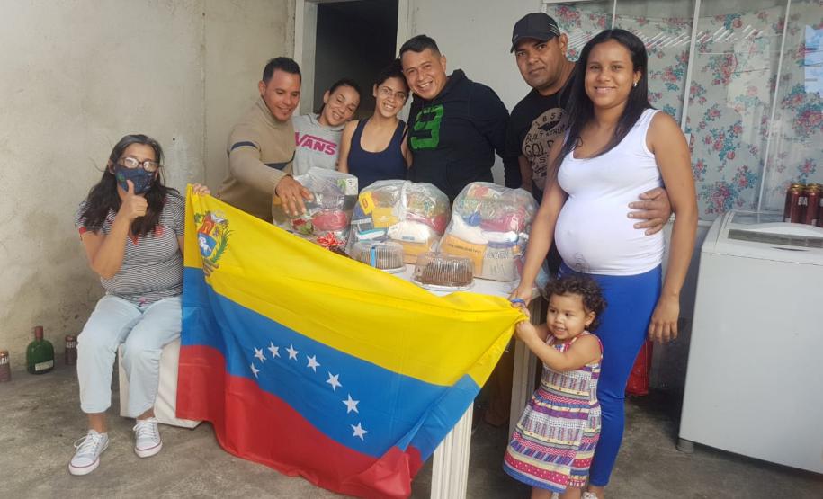 Secretaria da Justiça distribui cestas básicas e bolos no Dia Mundial do Refugiado