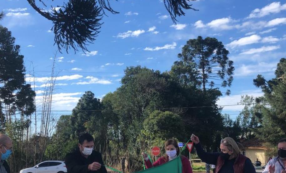 Secretaria da Justiça, Família e Trabalho, Cohapar e Prefeitura de Fernandes Pinheiro entregam casa própria para 50 famílias