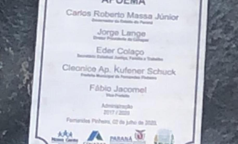 Secretaria da Justiça, Família e Trabalho, Cohapar e Prefeitura de Fernandes Pinheiro entregam casa própria para 50 famílias Nome