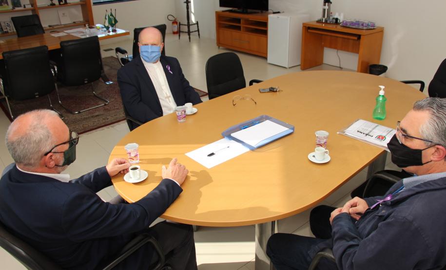 Mauro Rockenbach recebe visita do arcebispo de Curitiba