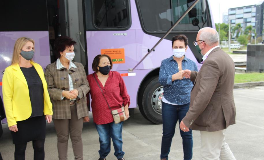 Secretário Mauro Rockenbach visita Ônibus Lilás e reforça posicionamento do Governo do Estado no fortalecimento de políticas públicas para garantia dos direitos da mulher