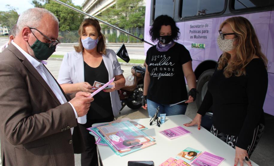 Secretário Mauro Rockenbach visita Ônibus Lilás e reforça posicionamento do Governo do Estado no fortalecimento de políticas públicas para garantia dos direitos da mulher