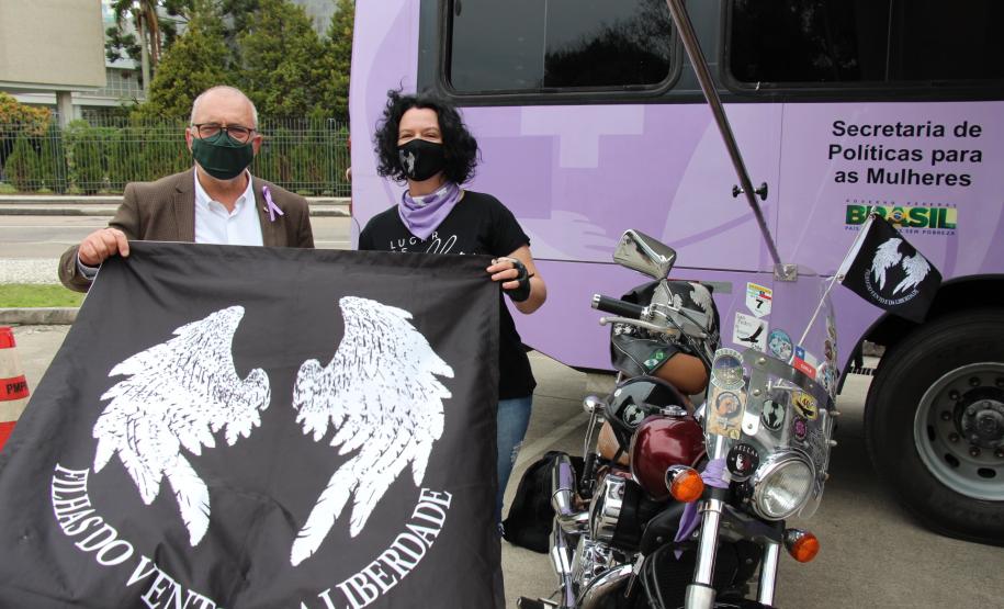 Secretário Mauro Rockenbach visita Ônibus Lilás e reforça posicionamento do Governo do Estado no fortalecimento de políticas públicas para garantia dos direitos da mulher