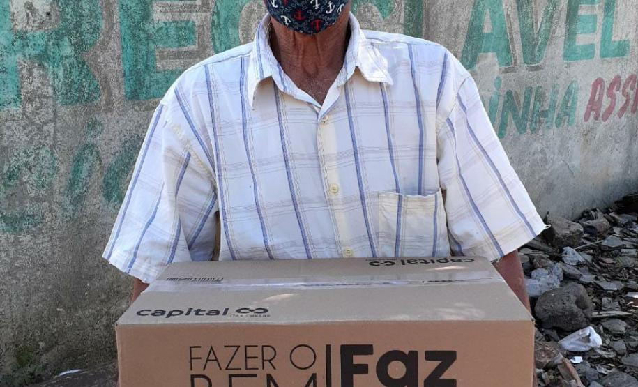 Secretaria da Justiça, Família e Trabalho do Paraná e Defesa Civil entregam 380 cestas básicas ao Instituto Somar Mais Um