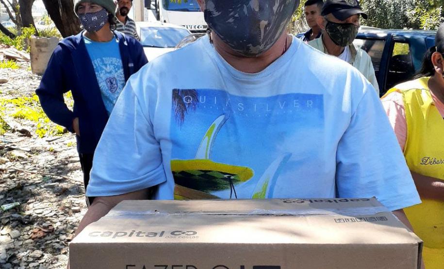 Secretaria da Justiça, Família e Trabalho do Paraná e Defesa Civil entregam 380 cestas básicas ao Instituto Somar Mais Um