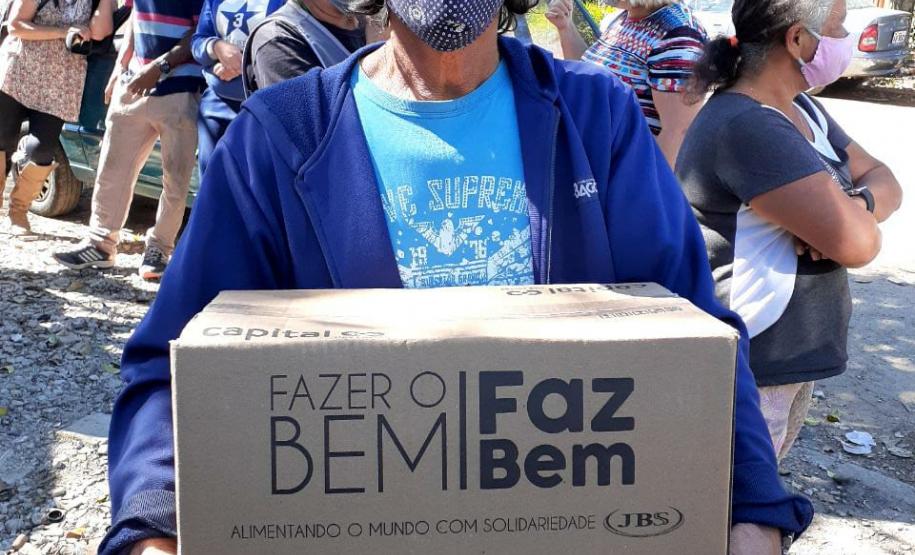 Secretaria da Justiça, Família e Trabalho do Paraná e Defesa Civil entregam 380 cestas básicas ao Instituto Somar Mais Um