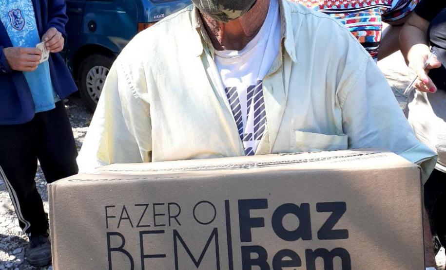 Secretaria da Justiça, Família e Trabalho do Paraná e Defesa Civil entregam 380 cestas básicas ao Instituto Somar Mais Um