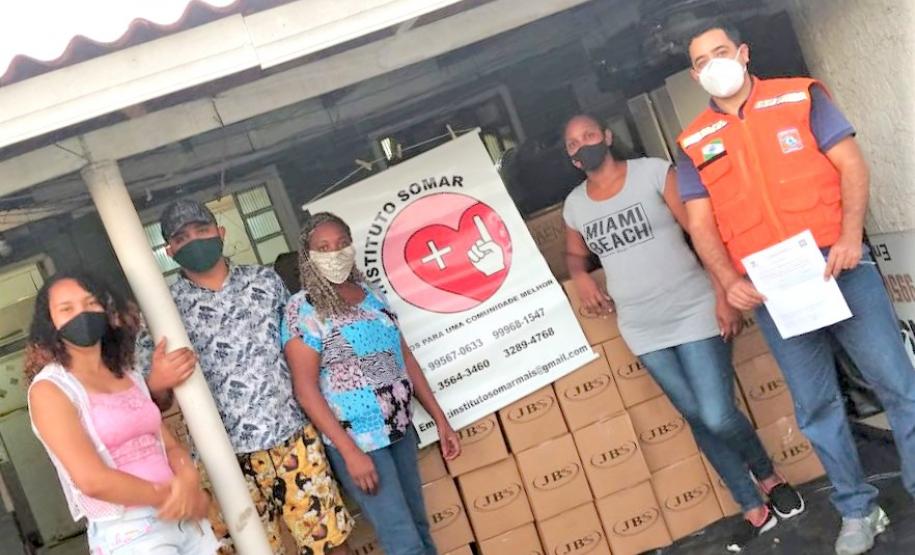 Secretaria da Justiça, Família e Trabalho do Paraná e Defesa Civil entregam 380 cestas básicas ao Instituto Somar Mais Um