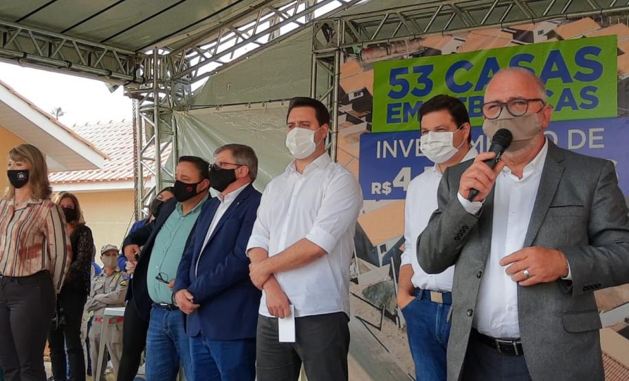 Famílias em vulnerabilidade recebem casas de graça do Estado