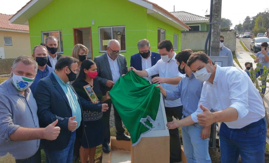 Famílias em vulnerabilidade recebem casas de graça do Estado