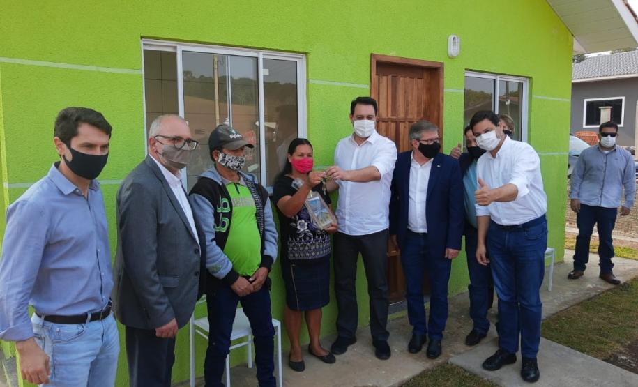 Famílias em vulnerabilidade recebem casas de graça do Estado