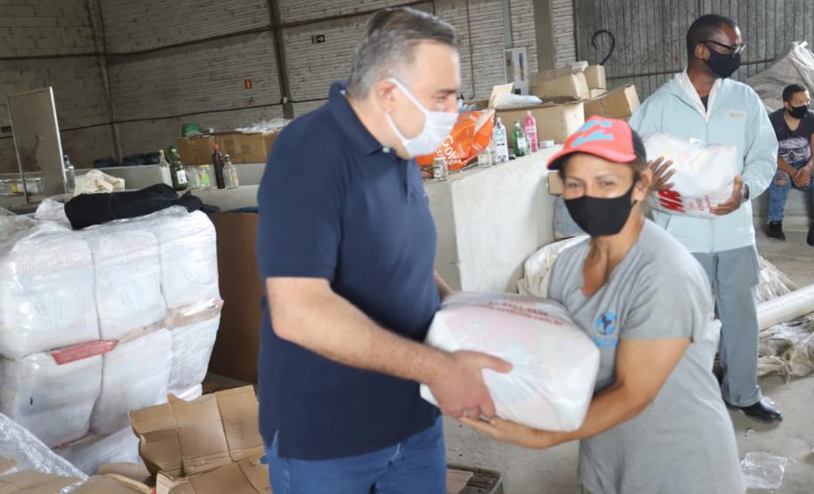 Secretaria da Justiça, Família e Trabalho entrega 1.245 cestas básicas para famílias com crianças e adolescentes de cooperativas dos coletores de materiais recicláveis