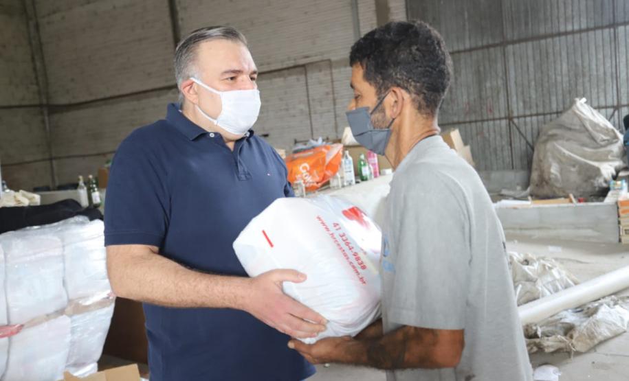 Secretaria da Justiça, Família e Trabalho entrega 1.245 cestas básicas para famílias com crianças e adolescentes de cooperativas dos coletores de materiais recicláveis