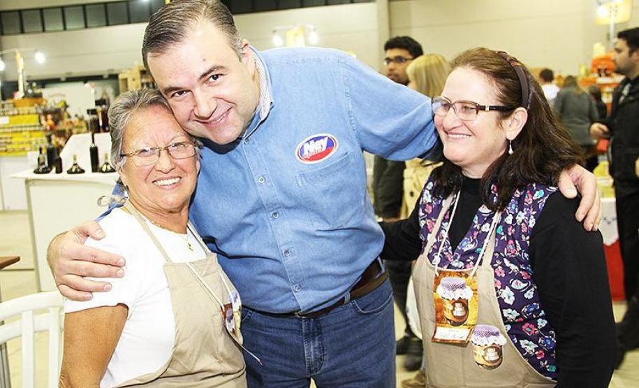 Ney Leprevost anuncia o lançamento do II Plano Estadual dos Direitos da Pessoa Idosa durante a VII Conferência Estadual dos Direitos da Pessoa Idosa do Paraná