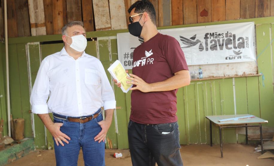 Secretaria da Justiça, Cufa, Defesa Civil e Família Solidária entregam cestas básicas para 600 famílias da Vila Torres e comunidade Tiradentes  Com a intenção de minimizar os impactos sociais do coronavírus em famílias que estão na situação de vulnerabilidade social das comunidades Vila Torres e Nova Tiradentes, a rede de voluntários ‘Família Solidária’ da Secretaria da Justiça, Família e Trabalho, a Central Única das Favelas (Cufa) e Defesa Civil entregaram nesta sexta-feira (18) cestas básicas para mais d